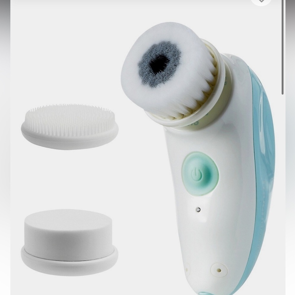 Anko
Mini Cleansing Facial Brush